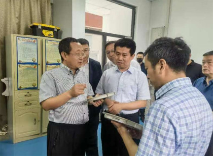 长春市委常委、副市长赵建青到无机合成与制备化学国家重点实验室调研