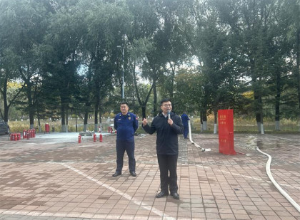 化学学院举办2024年春季疏散逃生和消防灭火演练活动-2